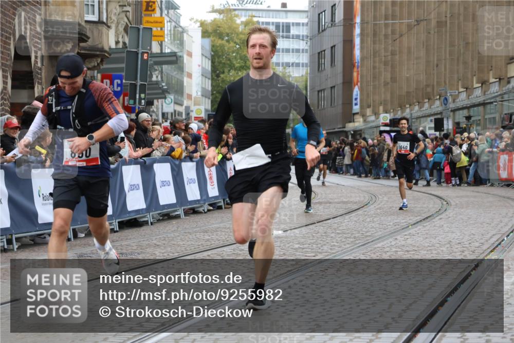 05.10.2025 - 20. swb-Marathon Bremen Strokosch-Dieckow http://msf.ph/oto/9255982 05.10.2025 12:53:56 Ziel 121, 482, 850, 870, 1640 meine-sportfotos.de