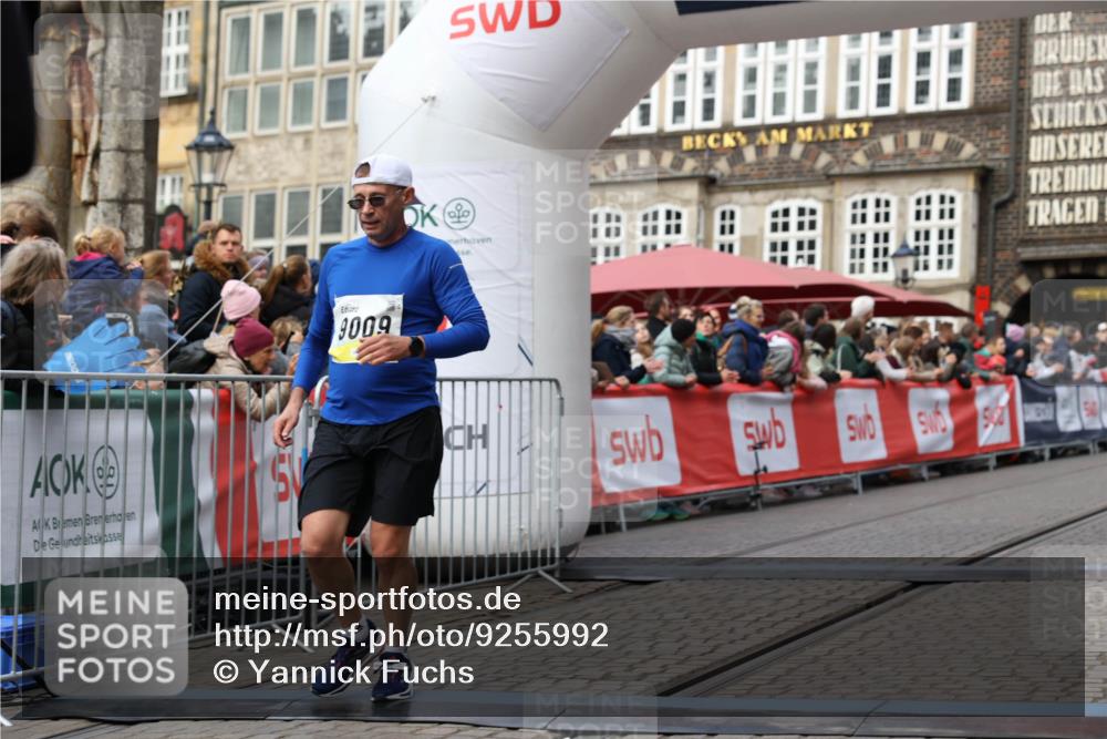 05.10.2025 - 20. swb-Marathon Bremen Yannick Fuchs http://msf.ph/oto/9255992 05.10.2025 10:46:42 Ziel 9009, 9207, 10268, 11167, 11268 meine-sportfotos.de