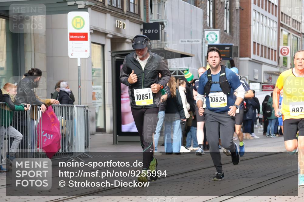 05.10.2025 - 20. swb-Marathon Bremen Strokosch-Dieckow http://msf.ph/oto/9255994 05.10.2025 10:57:34 Ziel 9221, 9372, 9568, 9576, 9582, 9585, 9719, 9872, 9943, 9979, 10127, 10219, 10225, 10250, 10329, 10341, 10395, 10459, 10555, 10577, 10651, 10703, 10793, 10834, 10890, 10975, 11023, 11058, 11116, 11301, 11457, 11469, 11520, 11521, 11564, 11575, 11601, 11663, 11731, 11744, 9221, 9372, 9568, 9576, 9582, 9585, 9719, 9872, 9943, 9979, 10127, 10219, 10225, 10250, 10329, 10341, 10395, 10459, 10555, 10577, 10651, 10703, 10793, 10834, 10890, 10975, 11023, 11058, 11601, 11663 meine-sportfotos.de