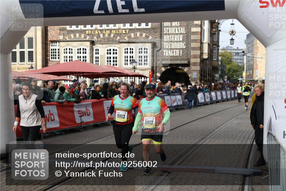 05.10.2025 - 20. swb-Marathon Bremen Yannick Fuchs http://msf.ph/oto/9256002 05.10.2025 11:15:39 Ziel 8844, 9959, 10976, 11112, 11113 meine-sportfotos.de