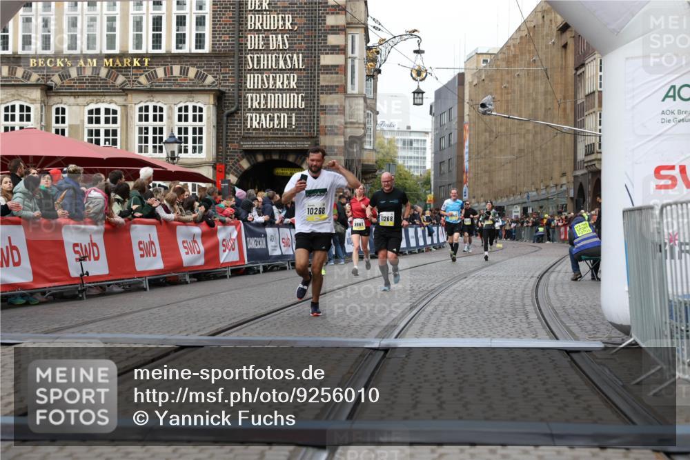 05.10.2025 - 20. swb-Marathon Bremen Yannick Fuchs http://msf.ph/oto/9256010 05.10.2025 10:46:43 Ziel 9009, 9207, 9366, 10268, 11268 meine-sportfotos.de