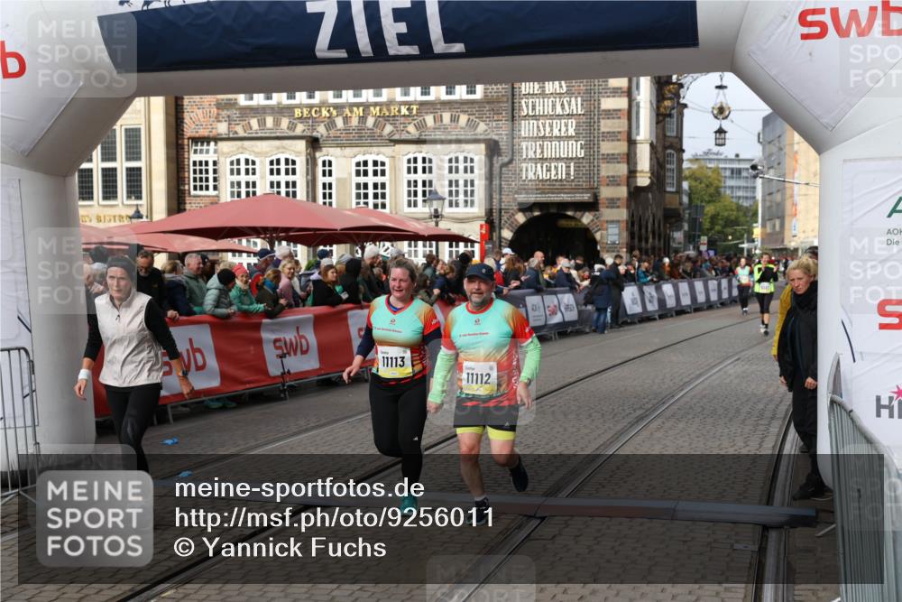 05.10.2025 - 20. swb-Marathon Bremen Yannick Fuchs http://msf.ph/oto/9256011 05.10.2025 11:15:39 Ziel 8844, 9959, 10976, 11112, 11113 meine-sportfotos.de