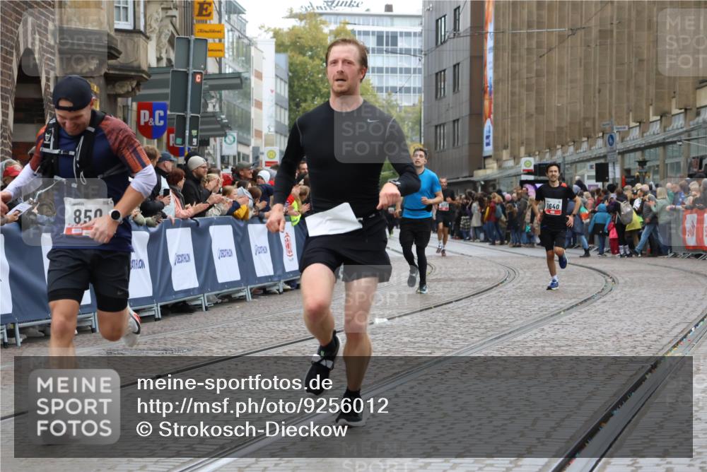 05.10.2025 - 20. swb-Marathon Bremen Strokosch-Dieckow http://msf.ph/oto/9256012 05.10.2025 12:53:56 Ziel 121, 482, 850, 870, 1640 meine-sportfotos.de
