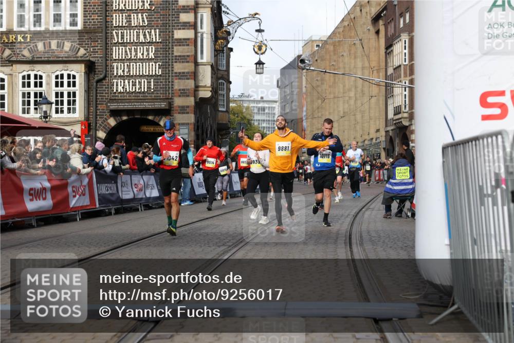 05.10.2025 - 20. swb-Marathon Bremen Yannick Fuchs http://msf.ph/oto/9256017 05.10.2025 10:55:22 Ziel 9176, 9318, 9881, 9933, 10003, 10034, 10116, 10326, 11042, 11140, 11317 meine-sportfotos.de