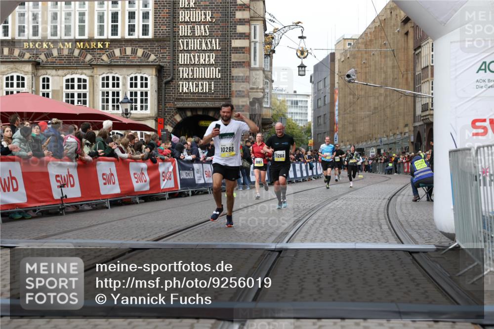 05.10.2025 - 20. swb-Marathon Bremen Yannick Fuchs http://msf.ph/oto/9256019 05.10.2025 10:46:43 Ziel 9009, 9207, 9366, 10268, 11268 meine-sportfotos.de