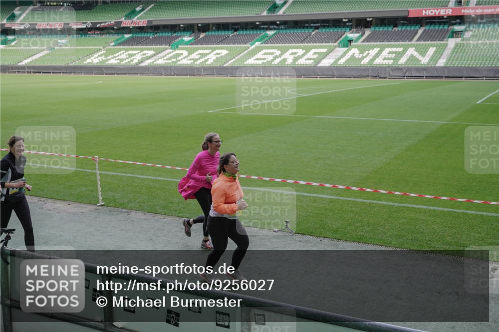 05.10.2025 - 20. swb-Marathon Bremen Michael Burmester http://msf.ph/oto/9256027 05.10.2025 10:43:49 Laufen im Stadion 9011, 9273, 9373, 9374, 9380, 9386, 9453, 9470, 9561, 9724, 9819, 9848, 9867, 9895, 9911, 9984, 10036, 10040, 10183, 10280, 10288, 10315, 10320, 10399, 10433, 10435, 10440, 10441, 10442, 10448, 10491, 10512, 10515, 10540, 10552, 10574, 10596, 10705, 10707, 10831, 10839, 10849, 10969, 11027, 11088, 11113, 11135, 11161, 11191, 11204, 11242, 11285, 11331, 11345, 11381, 11388, 11404, 11536, 11539, 11548, 9493, 9526, 9675, 9731, 9732, 9784, 10316, 10962 meine-sportfotos.de