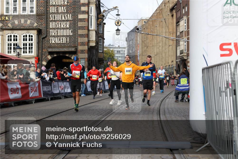 05.10.2025 - 20. swb-Marathon Bremen Yannick Fuchs http://msf.ph/oto/9256029 05.10.2025 10:55:22 Ziel 9176, 9318, 9881, 9933, 10003, 10034, 10116, 10326, 11042, 11140, 11317 meine-sportfotos.de