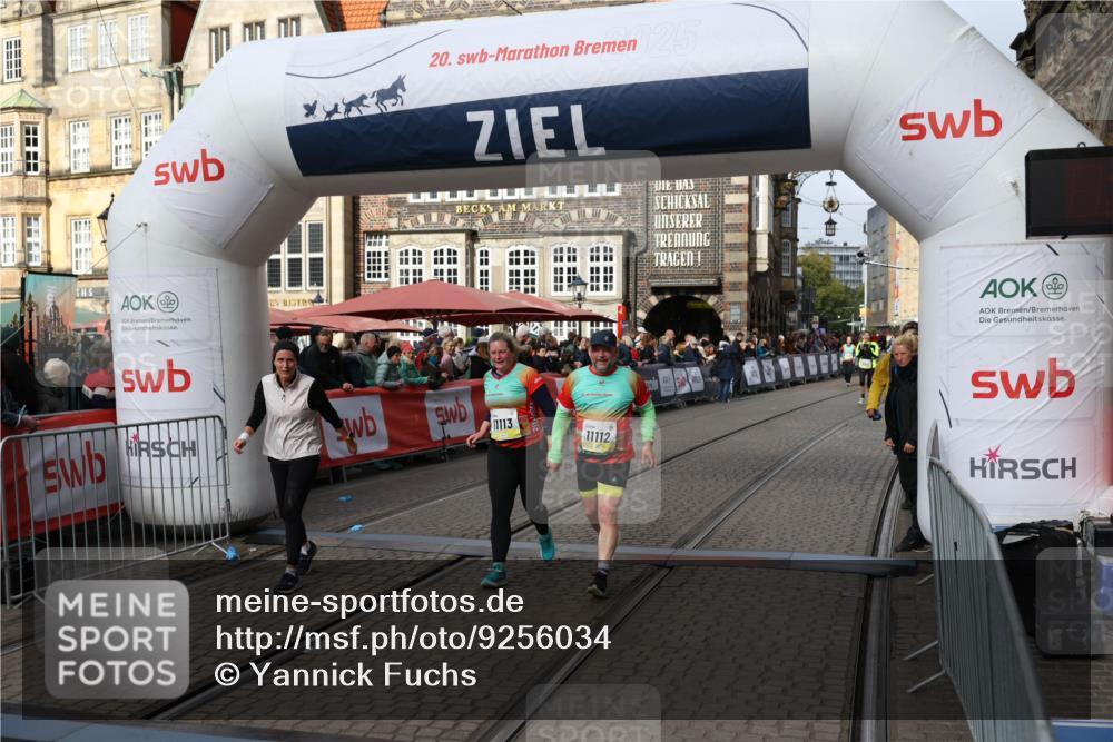 05.10.2025 - 20. swb-Marathon Bremen Yannick Fuchs http://msf.ph/oto/9256034 05.10.2025 11:15:39 Ziel 8844, 9959, 10976, 11112, 11113 meine-sportfotos.de