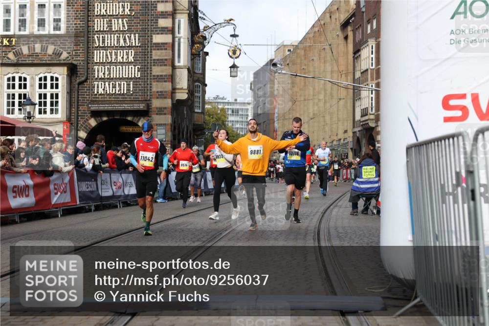 05.10.2025 - 20. swb-Marathon Bremen Yannick Fuchs http://msf.ph/oto/9256037 05.10.2025 10:55:22 Ziel 9176, 9318, 9881, 9933, 10003, 10034, 10116, 10326, 11042, 11140, 11317 meine-sportfotos.de