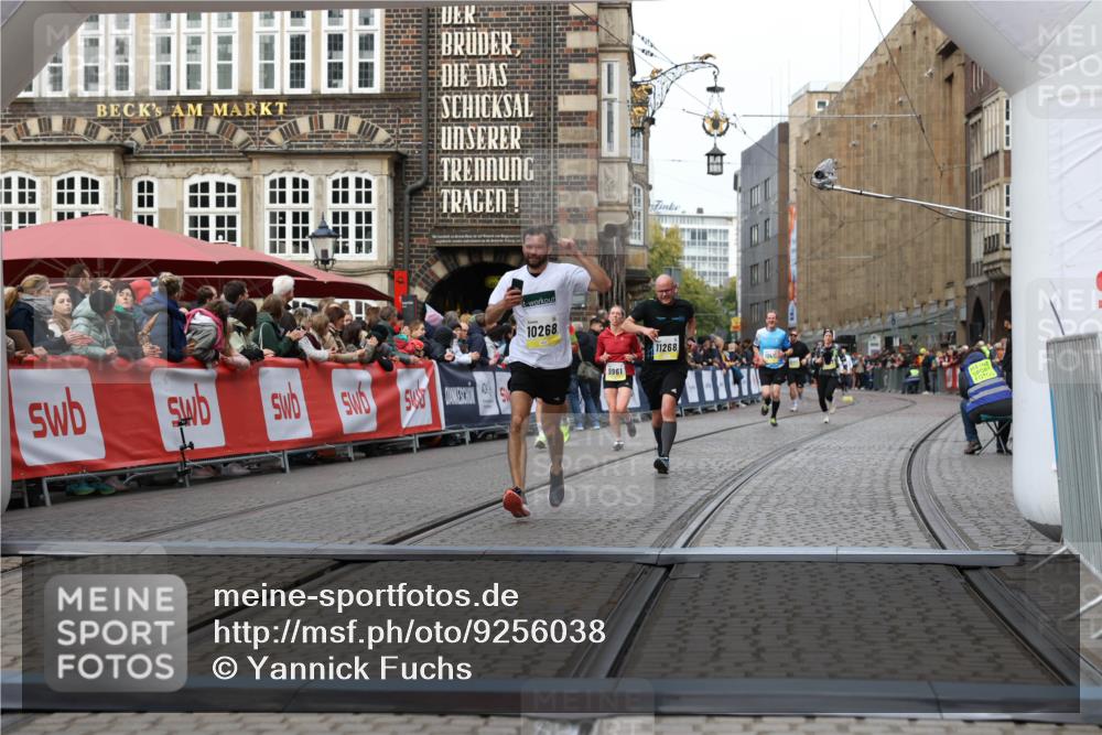 05.10.2025 - 20. swb-Marathon Bremen Yannick Fuchs http://msf.ph/oto/9256038 05.10.2025 10:46:43 Ziel 9009, 9207, 9366, 10268, 11268 meine-sportfotos.de