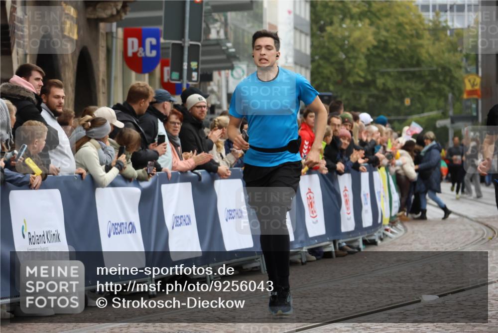 05.10.2025 - 20. swb-Marathon Bremen Strokosch-Dieckow http://msf.ph/oto/9256043 05.10.2025 12:53:59 Ziel 870, 1640 meine-sportfotos.de