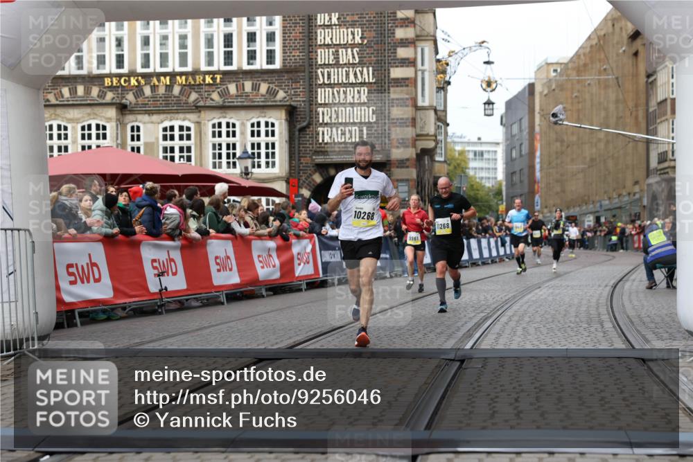 05.10.2025 - 20. swb-Marathon Bremen Yannick Fuchs http://msf.ph/oto/9256046 05.10.2025 10:46:44 Ziel 9009, 9207, 9366, 9961, 10268, 11268 meine-sportfotos.de