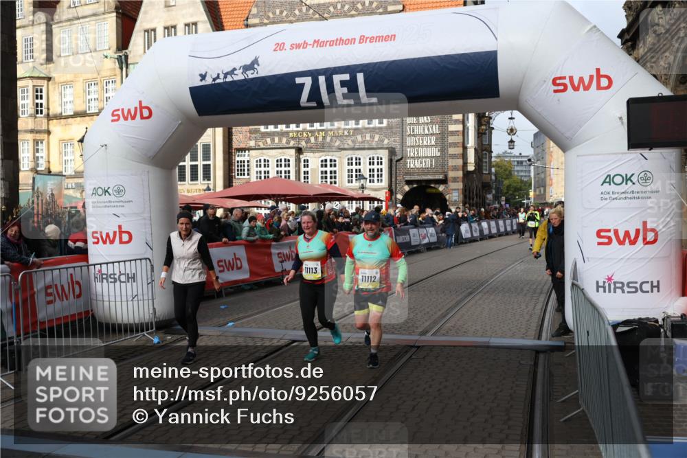 05.10.2025 - 20. swb-Marathon Bremen Yannick Fuchs http://msf.ph/oto/9256057 05.10.2025 11:15:39 Ziel 8844, 9959, 10976, 11112, 11113 meine-sportfotos.de