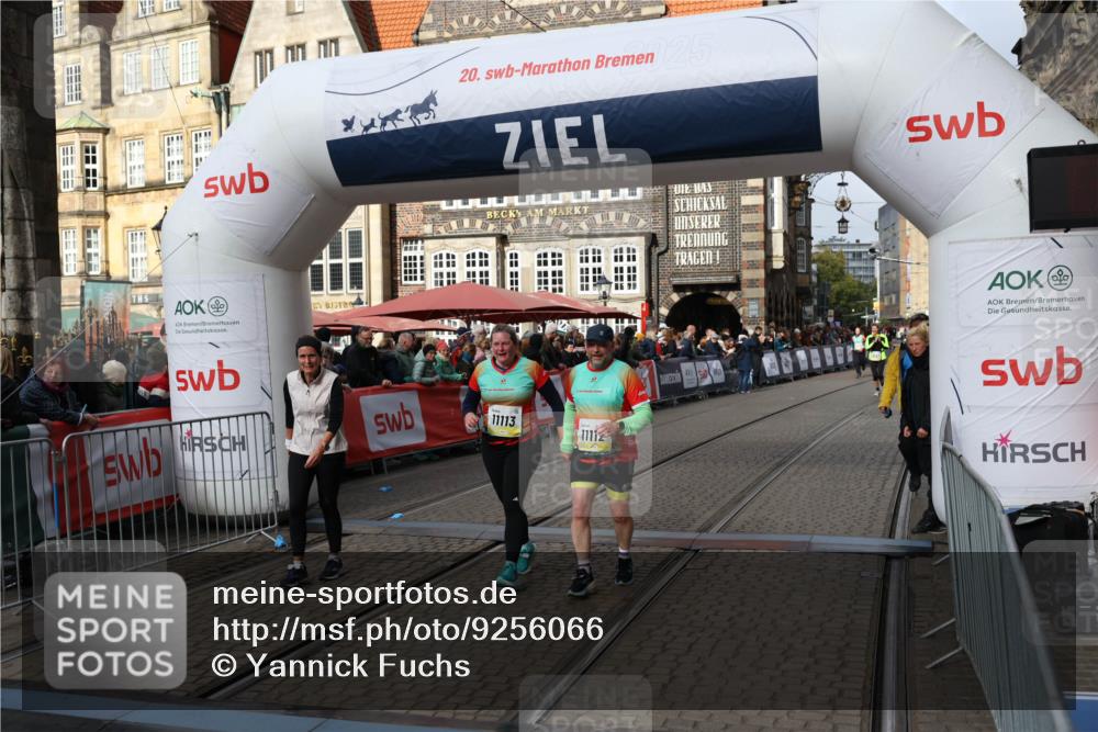 05.10.2025 - 20. swb-Marathon Bremen Yannick Fuchs http://msf.ph/oto/9256066 05.10.2025 11:15:39 Ziel 8844, 9959, 10976, 11112, 11113 meine-sportfotos.de