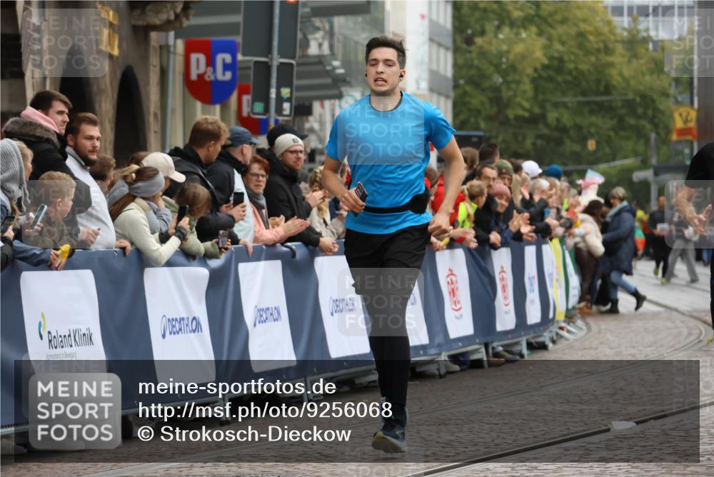 05.10.2025 - 20. swb-Marathon Bremen Strokosch-Dieckow http://msf.ph/oto/9256068 05.10.2025 12:53:59 Ziel 870, 1640 meine-sportfotos.de