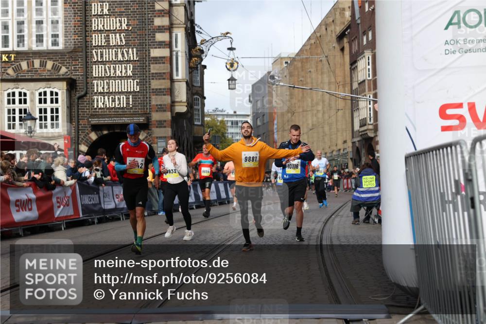 05.10.2025 - 20. swb-Marathon Bremen Yannick Fuchs http://msf.ph/oto/9256084 05.10.2025 10:55:22 Ziel 9176, 9318, 9881, 9933, 10003, 10034, 10116, 10326, 11042, 11140, 11317 meine-sportfotos.de