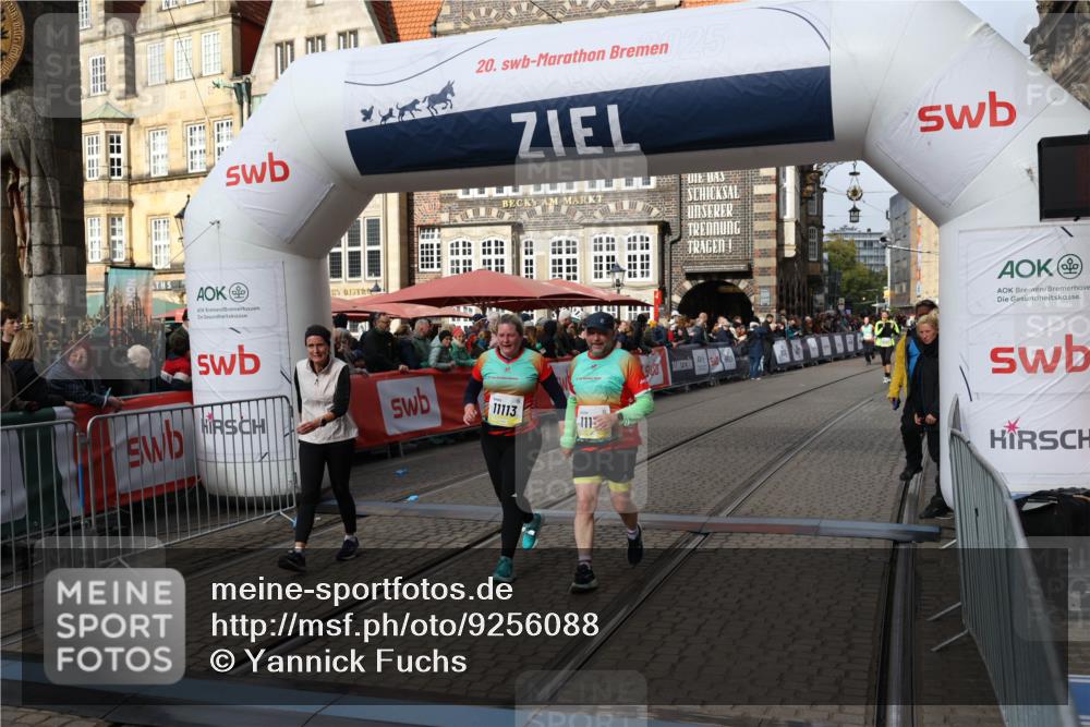 05.10.2025 - 20. swb-Marathon Bremen Yannick Fuchs http://msf.ph/oto/9256088 05.10.2025 11:15:39 Ziel 8844, 9959, 10976, 11112, 11113 meine-sportfotos.de
