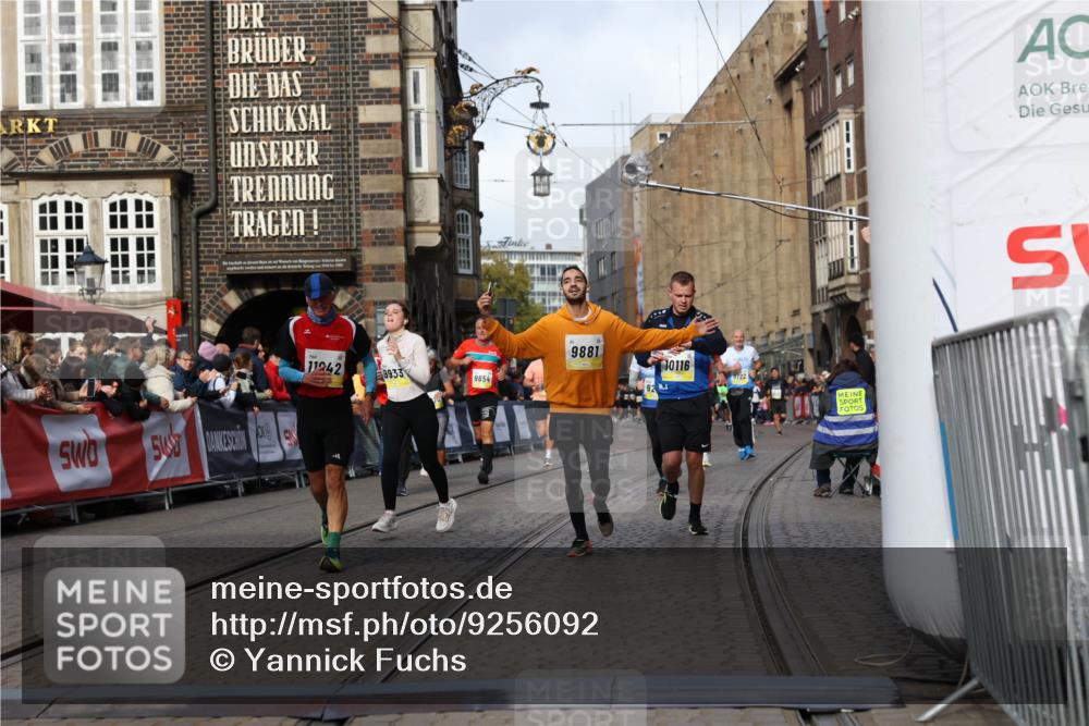 05.10.2025 - 20. swb-Marathon Bremen Yannick Fuchs http://msf.ph/oto/9256092 05.10.2025 10:55:23 Ziel 9176, 9201, 9318, 9881, 9933, 10003, 10034, 10116, 10326, 11042, 11140, 11317 meine-sportfotos.de