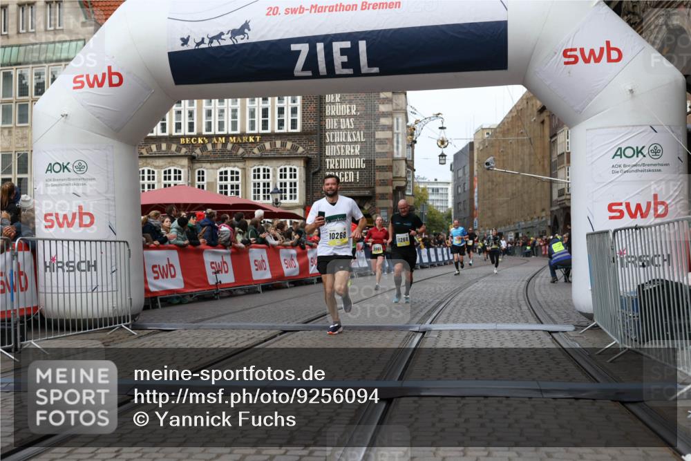 05.10.2025 - 20. swb-Marathon Bremen Yannick Fuchs http://msf.ph/oto/9256094 05.10.2025 10:46:44 Ziel 9009, 9207, 9366, 9961, 10268, 11268 meine-sportfotos.de
