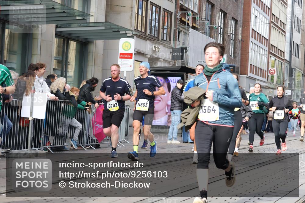05.10.2025 - 20. swb-Marathon Bremen Strokosch-Dieckow http://msf.ph/oto/9256103 05.10.2025 10:57:37 Ziel 9221, 9568, 9576, 9582, 9634, 9719, 9872, 9979, 10127, 10219, 10341, 10377, 10395, 10459, 10577, 10620, 10651, 10703, 10793, 10834, 10890, 10975, 11023, 11058, 11116, 11301, 11457, 11469, 11564, 11575, 11601, 11663, 11731, 11744, 9221, 9568, 9576, 9582, 9634, 9719, 9872, 9979, 10127, 10219, 10341, 10377, 10395, 10459, 10577, 10620, 10651, 10703, 10793, 10834, 10890, 10975, 11023, 11058, 11601, 11663 meine-sportfotos.de