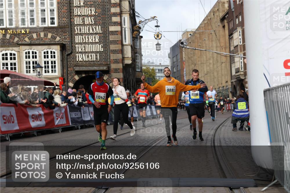 05.10.2025 - 20. swb-Marathon Bremen Yannick Fuchs http://msf.ph/oto/9256106 05.10.2025 10:55:23 Ziel 9176, 9201, 9318, 9881, 9933, 10003, 10034, 10116, 10326, 11042, 11140, 11317 meine-sportfotos.de