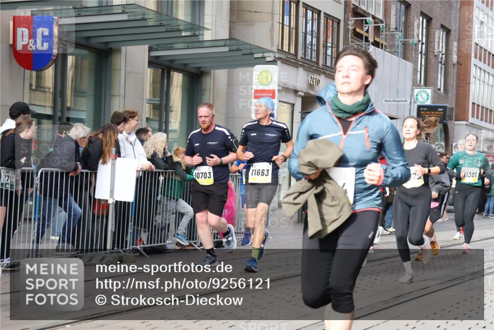 05.10.2025 - 20. swb-Marathon Bremen Strokosch-Dieckow http://msf.ph/oto/9256121 05.10.2025 10:57:38 Ziel 9221, 9568, 9576, 9582, 9634, 9719, 9872, 9979, 10127, 10219, 10341, 10377, 10395, 10398, 10459, 10577, 10620, 10651, 10703, 10793, 10834, 10890, 10975, 11023, 11058, 11116, 11301, 11457, 11469, 11564, 11575, 11601, 11608, 11663, 11731, 11744, 9221, 9568, 9576, 9582, 9634, 9719, 9872, 9979, 10127, 10219, 10341, 10377, 10395, 10398, 10459, 10577, 10620, 10651, 10703, 10793, 10834, 10890, 10975, 11023, 11058, 11601, 11608, 11663 meine-sportfotos.de