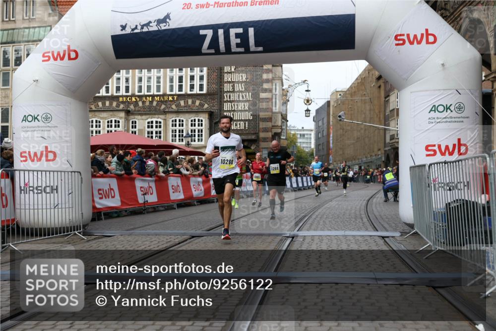 05.10.2025 - 20. swb-Marathon Bremen Yannick Fuchs http://msf.ph/oto/9256122 05.10.2025 10:46:44 Ziel 9009, 9207, 9366, 9961, 10268, 11268 meine-sportfotos.de