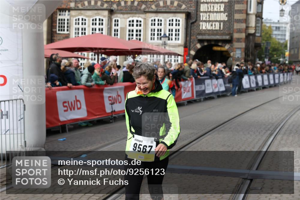 05.10.2025 - 20. swb-Marathon Bremen Yannick Fuchs http://msf.ph/oto/9256123 05.10.2025 11:15:48 Ziel 9567, 11440 meine-sportfotos.de