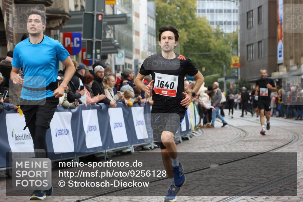 05.10.2025 - 20. swb-Marathon Bremen Strokosch-Dieckow http://msf.ph/oto/9256128 05.10.2025 12:54:01 Ziel 870, 1640 meine-sportfotos.de