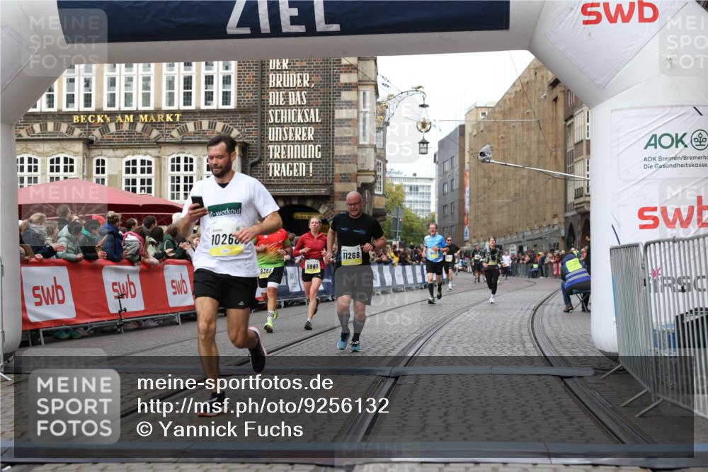 05.10.2025 - 20. swb-Marathon Bremen Yannick Fuchs http://msf.ph/oto/9256132 05.10.2025 10:46:45 Ziel 9009, 9207, 9366, 9961, 10268, 11268 meine-sportfotos.de