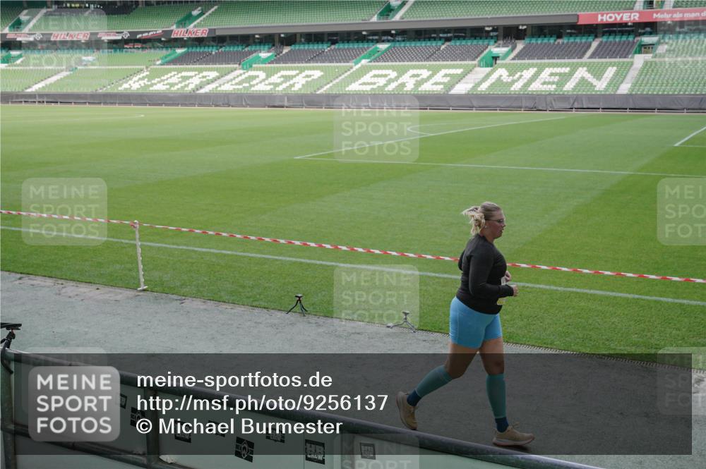 05.10.2025 - 20. swb-Marathon Bremen Michael Burmester http://msf.ph/oto/9256137 05.10.2025 10:43:58 Laufen im Stadion 9011, 9273, 9373, 9374, 9380, 9386, 9453, 9470, 9561, 9724, 9819, 9895, 9911, 9984, 10036, 10040, 10183, 10280, 10288, 10320, 10355, 10364, 10399, 10435, 10440, 10441, 10442, 10448, 10491, 10512, 10515, 10540, 10552, 10574, 10705, 10707, 10831, 10839, 11027, 11088, 11113, 11135, 11191, 11204, 11318, 11331, 11345, 11381, 11388, 11539, 11548, 11560, 9493, 9526, 9675, 9731, 9732, 9784, 9848, 9867, 10315, 10316, 10433, 10962 meine-sportfotos.de