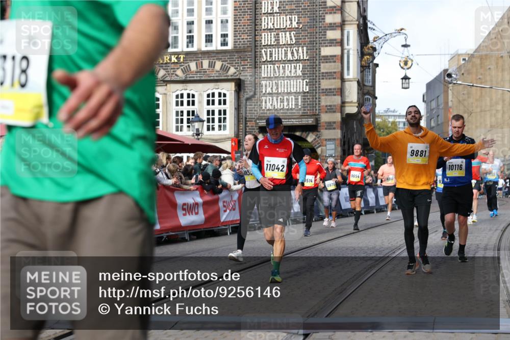05.10.2025 - 20. swb-Marathon Bremen Yannick Fuchs http://msf.ph/oto/9256146 05.10.2025 10:55:23 Ziel 9176, 9201, 9318, 9881, 9933, 10003, 10034, 10116, 10326, 11042, 11140, 11317 meine-sportfotos.de