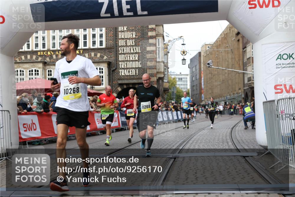 05.10.2025 - 20. swb-Marathon Bremen Yannick Fuchs http://msf.ph/oto/9256170 05.10.2025 10:46:45 Ziel 9009, 9207, 9366, 9961, 10268, 11268 meine-sportfotos.de