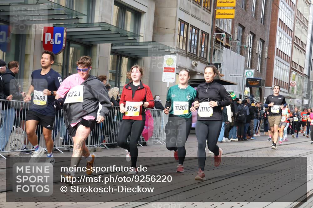 05.10.2025 - 20. swb-Marathon Bremen Strokosch-Dieckow http://msf.ph/oto/9256220 05.10.2025 10:57:40 Ziel 9221, 9330, 9568, 9576, 9582, 9634, 9719, 9872, 10127, 10219, 10377, 10395, 10398, 10459, 10577, 10620, 10651, 10703, 10793, 10834, 10890, 10975, 11023, 11058, 11116, 11301, 11457, 11469, 11564, 11575, 11601, 11608, 11663, 11744, 9221, 9330, 9568, 9576, 9582, 9634, 9719, 9872, 10127, 10219, 10377, 10395, 10398, 10459, 10577, 10620, 10651, 10703, 10793, 10834, 10890, 10975, 11023, 11058, 11601, 11608, 11663 meine-sportfotos.de