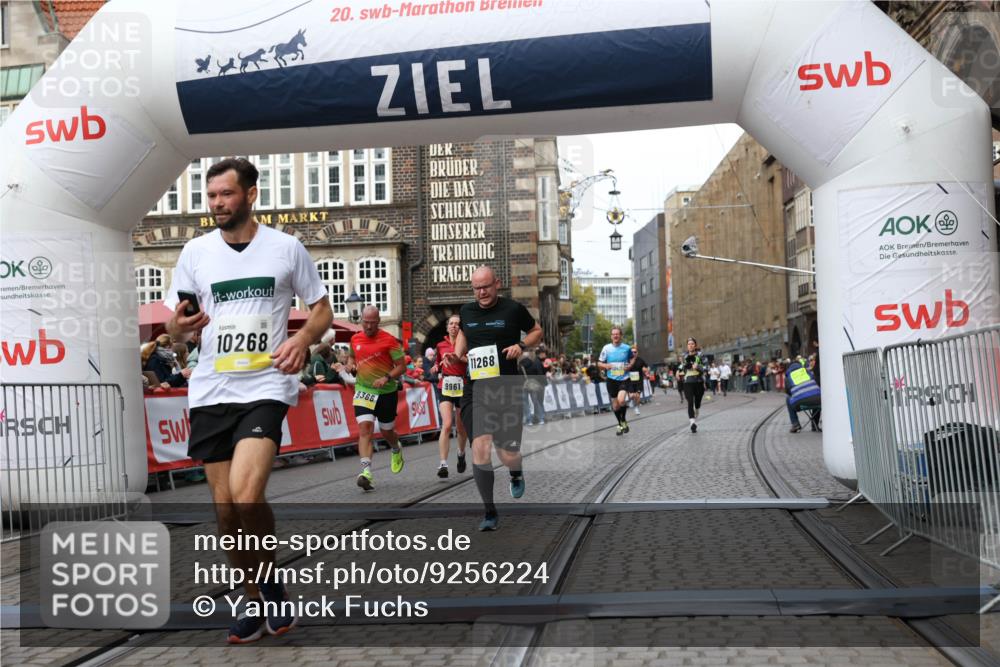 05.10.2025 - 20. swb-Marathon Bremen Yannick Fuchs http://msf.ph/oto/9256224 05.10.2025 10:46:46 Ziel 9009, 9207, 9366, 9961, 10268, 10411, 11268, 11327 meine-sportfotos.de