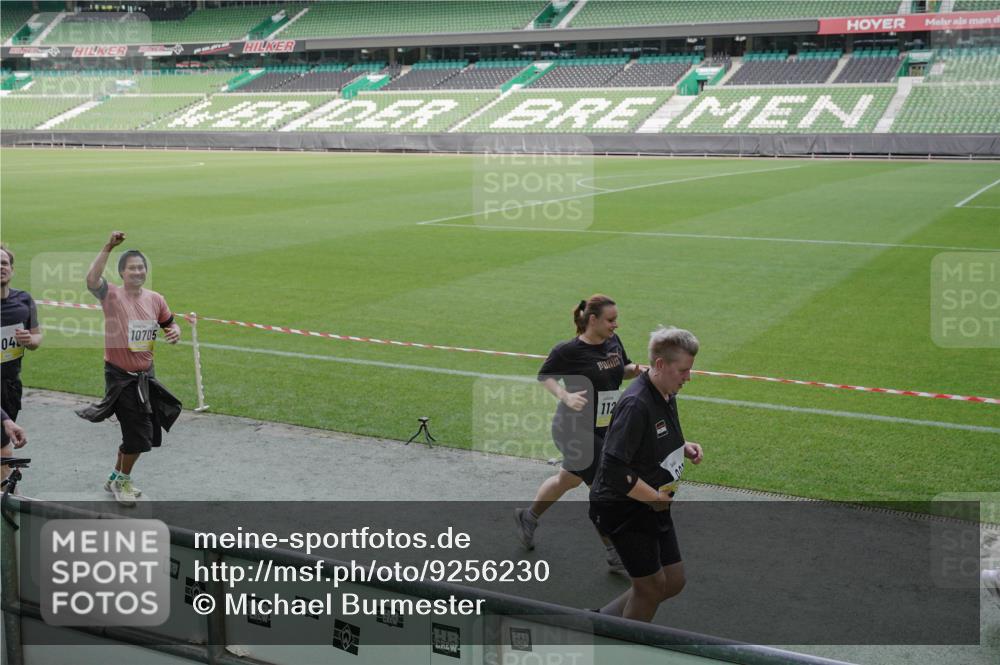 05.10.2025 - 20. swb-Marathon Bremen Michael Burmester http://msf.ph/oto/9256230 05.10.2025 10:44:02 Laufen im Stadion 8844, 9011, 9273, 9373, 9374, 9380, 9386, 9453, 9470, 9561, 9724, 9819, 9895, 9911, 9984, 10036, 10040, 10183, 10280, 10288, 10320, 10355, 10364, 10399, 10435, 10440, 10441, 10442, 10448, 10491, 10512, 10515, 10540, 10552, 10574, 10705, 10707, 10831, 10839, 11027, 11088, 11113, 11135, 11191, 11204, 11252, 11318, 11345, 11381, 11388, 11539, 11548, 11560, 9493, 9526, 9675, 9731, 9732, 9784, 9848, 9867, 10315, 10316, 10433, 10962 meine-sportfotos.de