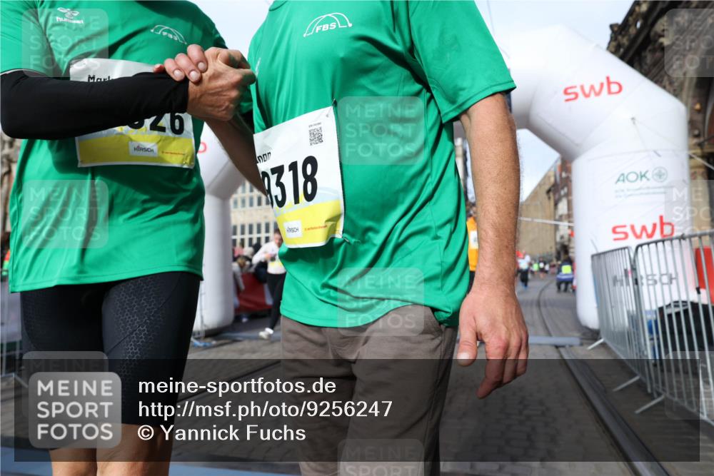 05.10.2025 - 20. swb-Marathon Bremen Yannick Fuchs http://msf.ph/oto/9256247 05.10.2025 10:55:25 Ziel 9176, 9201, 9318, 9350, 9514, 9654, 9881, 9933, 10003, 10116, 10326, 10970, 11042, 11115, 11140, 11702 meine-sportfotos.de
