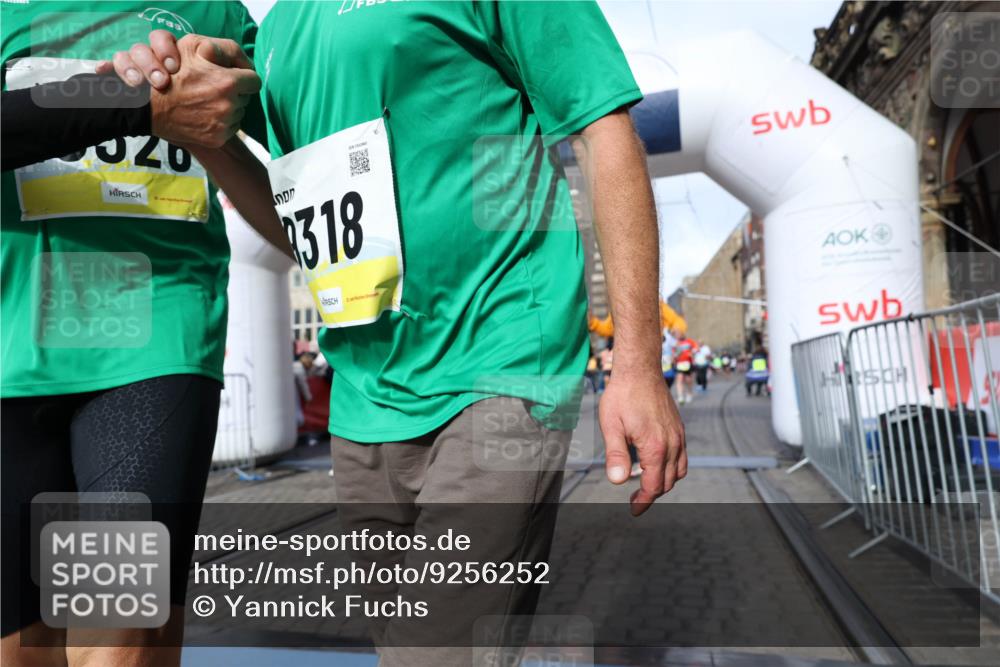 05.10.2025 - 20. swb-Marathon Bremen Yannick Fuchs http://msf.ph/oto/9256252 05.10.2025 10:55:25 Ziel 9176, 9201, 9318, 9350, 9514, 9654, 9881, 9933, 10003, 10116, 10326, 10970, 11042, 11115, 11140, 11702 meine-sportfotos.de