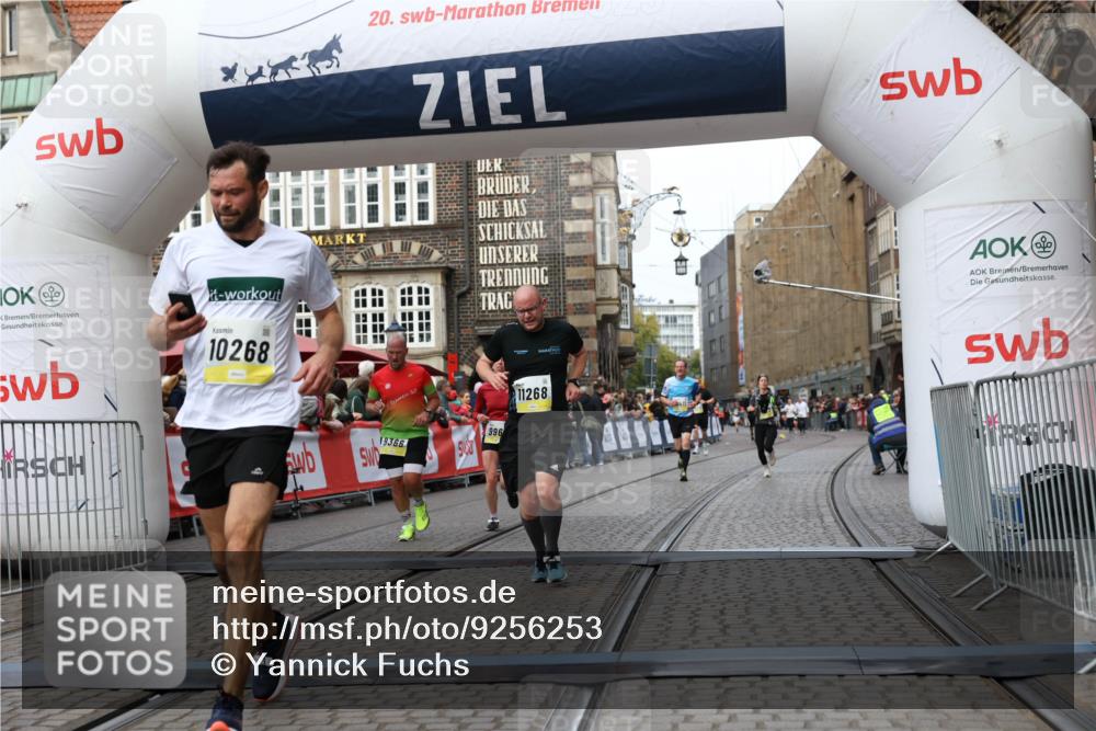 05.10.2025 - 20. swb-Marathon Bremen Yannick Fuchs http://msf.ph/oto/9256253 05.10.2025 10:46:46 Ziel 9009, 9207, 9366, 9961, 10268, 10411, 11268, 11327 meine-sportfotos.de