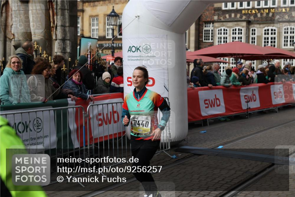 05.10.2025 - 20. swb-Marathon Bremen Yannick Fuchs http://msf.ph/oto/9256257 05.10.2025 11:15:50 Ziel 9567, 11440 meine-sportfotos.de