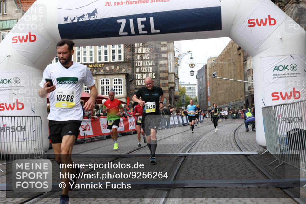 05.10.2025 - 20. swb-Marathon Bremen Yannick Fuchs http://msf.ph/oto/9256264 05.10.2025 10:46:46 Ziel 9009, 9207, 9366, 9961, 10268, 10411, 11268, 11327 meine-sportfotos.de