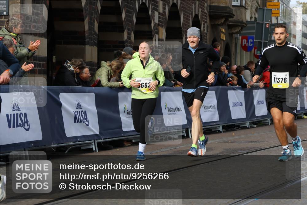 05.10.2025 - 20. swb-Marathon Bremen Strokosch-Dieckow http://msf.ph/oto/9256266 05.10.2025 11:03:03 Ziel 9229, 9300, 9593, 9661, 9662, 9893, 10185, 10777, 10876, 10996, 11376, 11682 meine-sportfotos.de