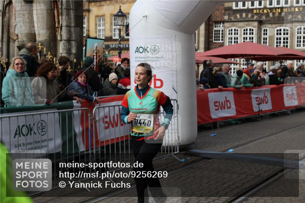 05.10.2025 - 20. swb-Marathon Bremen Yannick Fuchs http://msf.ph/oto/9256269 05.10.2025 11:15:51 Ziel 9567, 11440 meine-sportfotos.de