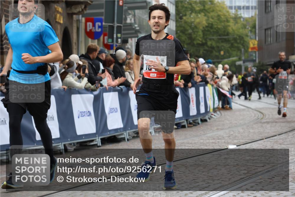 05.10.2025 - 20. swb-Marathon Bremen Strokosch-Dieckow http://msf.ph/oto/9256271 05.10.2025 12:54:01 Ziel 870, 1640 meine-sportfotos.de
