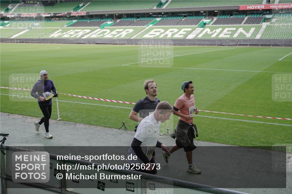05.10.2025 - 20. swb-Marathon Bremen Michael Burmester http://msf.ph/oto/9256273 05.10.2025 10:44:04 Laufen im Stadion 8844, 9011, 9273, 9373, 9374, 9380, 9386, 9453, 9470, 9561, 9572, 9724, 9819, 9895, 9911, 9984, 10036, 10040, 10183, 10280, 10288, 10320, 10355, 10364, 10399, 10435, 10440, 10441, 10442, 10448, 10491, 10512, 10515, 10540, 10552, 10574, 10705, 10707, 10831, 10839, 11027, 11088, 11135, 11191, 11204, 11252, 11318, 11345, 11381, 11388, 11539, 11548, 11560, 9493, 9526, 9675, 9731, 9732, 9784, 9848, 9867, 10183, 10315, 10316, 10399, 10433, 10962 meine-sportfotos.de