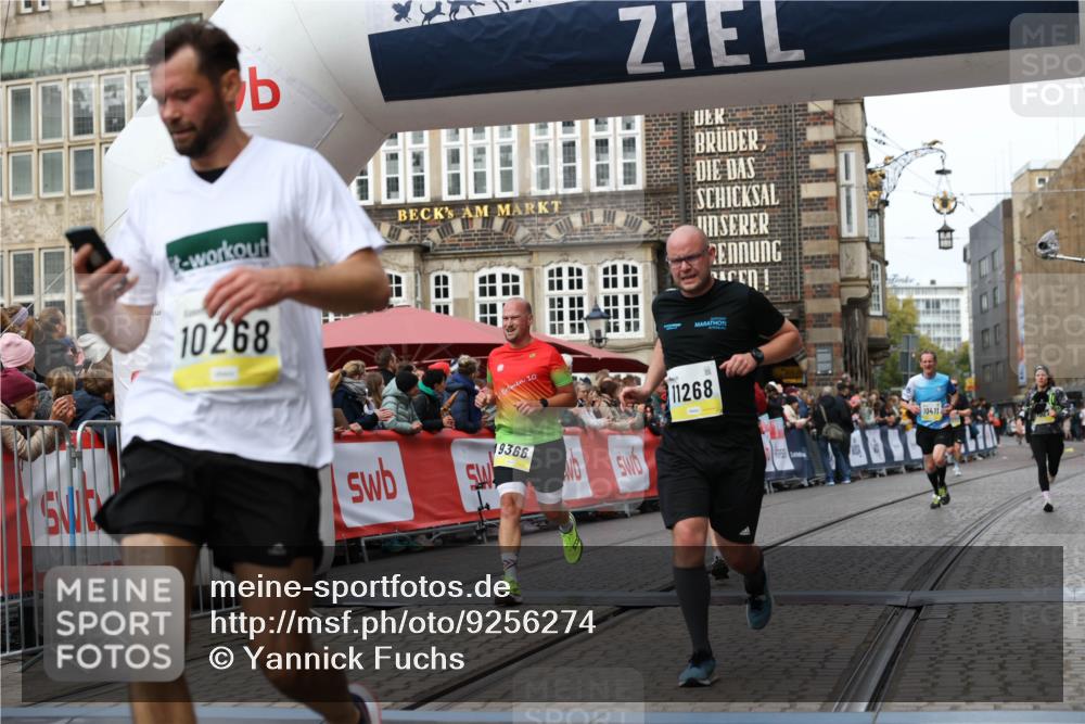 05.10.2025 - 20. swb-Marathon Bremen Yannick Fuchs http://msf.ph/oto/9256274 05.10.2025 10:46:46 Ziel 9009, 9207, 9366, 9961, 10268, 10411, 11268, 11327 meine-sportfotos.de