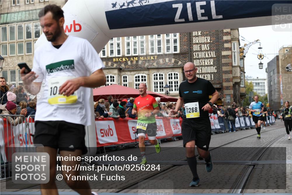 05.10.2025 - 20. swb-Marathon Bremen Yannick Fuchs http://msf.ph/oto/9256284 05.10.2025 10:46:47 Ziel 9009, 9207, 9366, 9961, 10268, 10411, 11268, 11327 meine-sportfotos.de