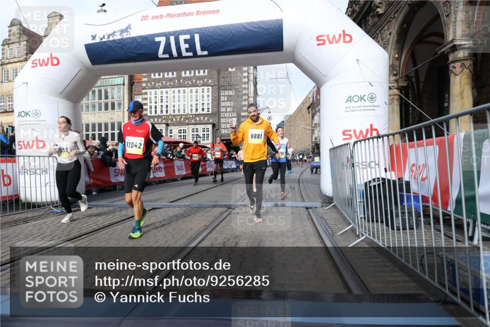 05.10.2025 - 20. swb-Marathon Bremen Yannick Fuchs http://msf.ph/oto/9256285 05.10.2025 10:55:25 Ziel 9176, 9201, 9318, 9350, 9514, 9654, 9881, 9933, 10003, 10116, 10326, 10970, 11042, 11115, 11140, 11702 meine-sportfotos.de