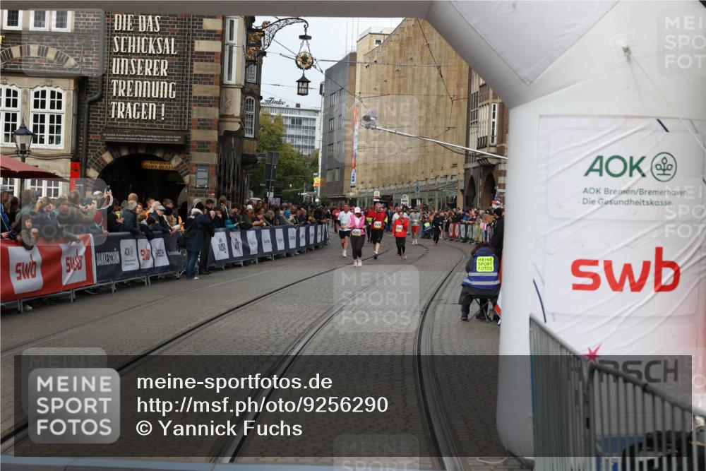 05.10.2025 - 20. swb-Marathon Bremen Yannick Fuchs http://msf.ph/oto/9256290 05.10.2025 11:15:51 Ziel 9567, 11440 meine-sportfotos.de