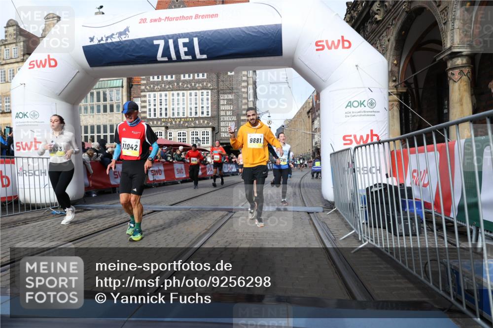 05.10.2025 - 20. swb-Marathon Bremen Yannick Fuchs http://msf.ph/oto/9256298 05.10.2025 10:55:26 Ziel 9201, 9318, 9350, 9514, 9654, 9881, 9933, 10003, 10116, 10326, 10970, 11042, 11115, 11140, 11702 meine-sportfotos.de